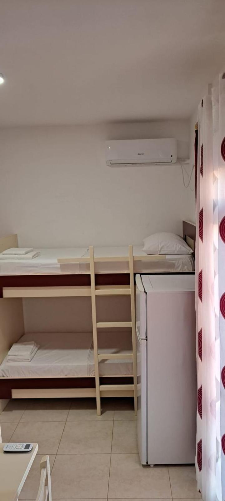 Araniti Apartment Velipoje Ngoại thất bức ảnh
